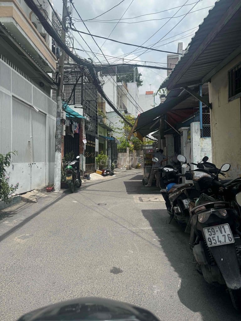 Nhà giảm sâu còn 5,15 tỷ, Hẻm 3m 1 sẹc cách mt 50m, DT khủng 4x16,5