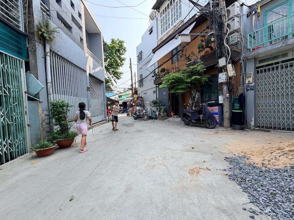 Bán nhà Nát , Đường lạc Long Quân P 10 Tân BìnhNgang 10M 100M2 Giá:8Tỷ - Ảnh 2