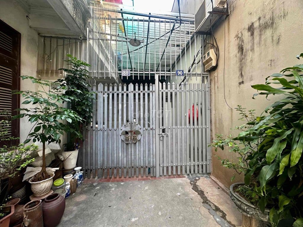 Bán nhà ngõ 147 Tân Mai ô tô đỗ cửa 100triệu xíu/1m2 - Ảnh 2