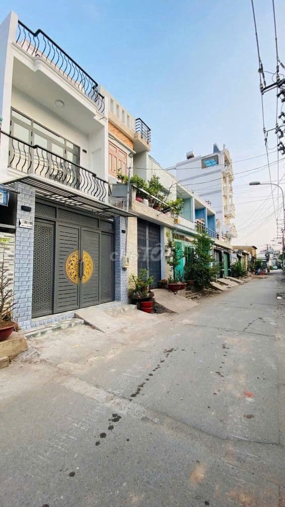 Mẹ em cần bán gấp nhà ở QL50, giá 1 tỷ 270, sổ hồng riêng