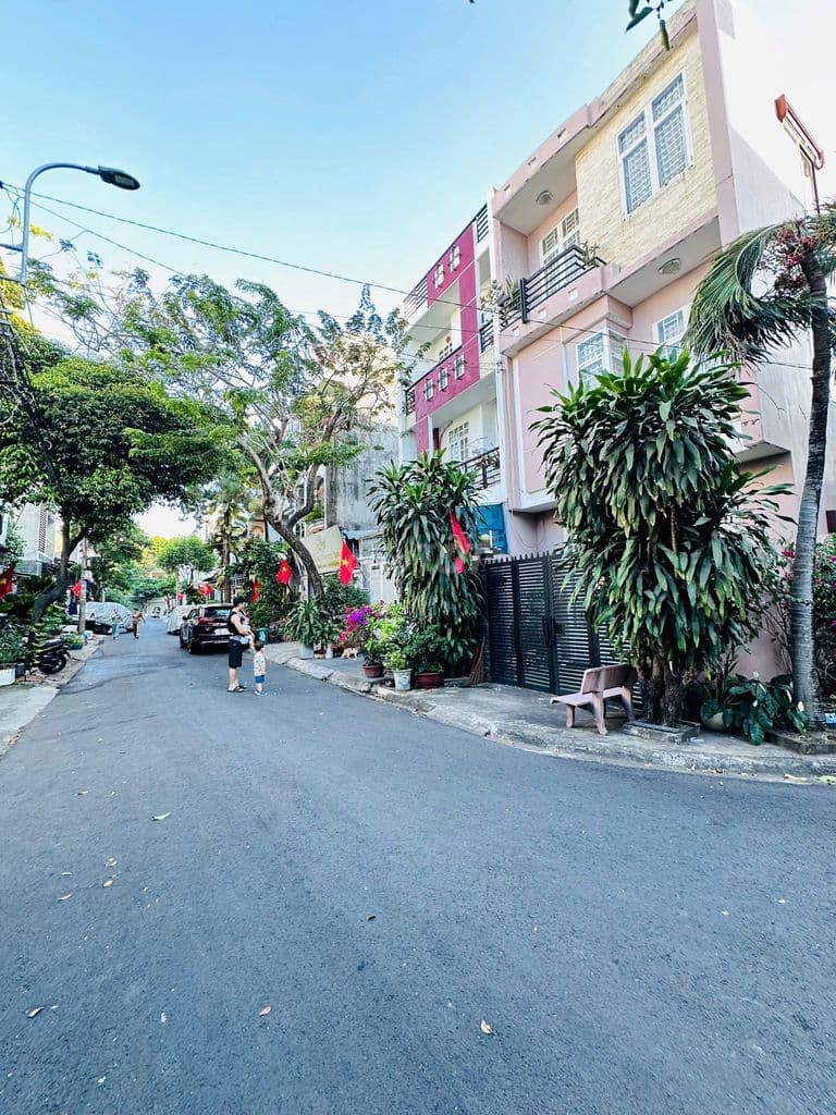 SIÊU PHẨM! BÁN ĐẤT TẶNG NHÀ CẤP 4 MẶT TIỀN ĐƯỜNG 18, NGANG 6M, VUÔNG - Ảnh 2