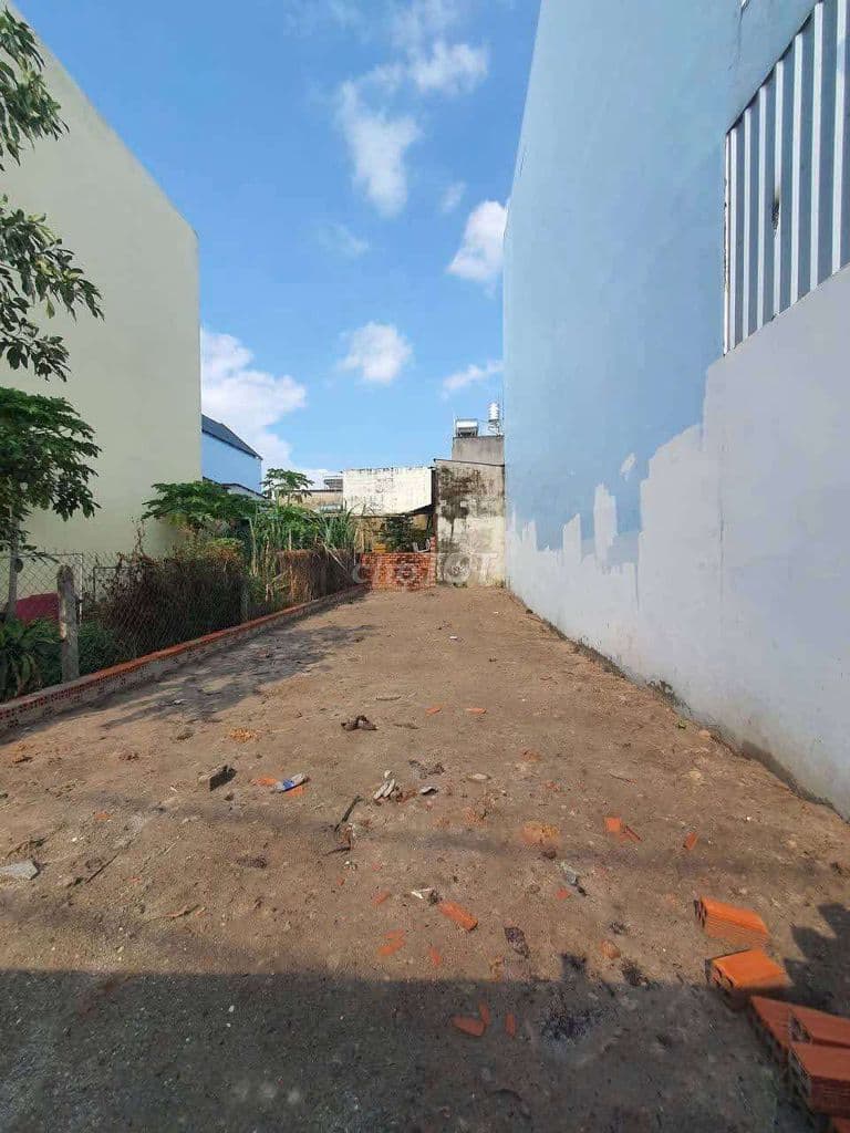 Cần bán đất thổ cư . Đường thông 6m . DT 5,2x16,6