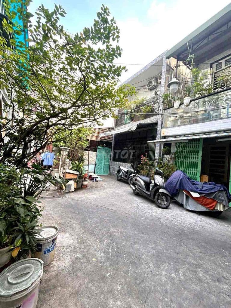 Bán nhà ngon, ngang 4.5m chỉ 5.95T, Đ.Đoàn văn bơ, ra Tôn Đản kế chợ.