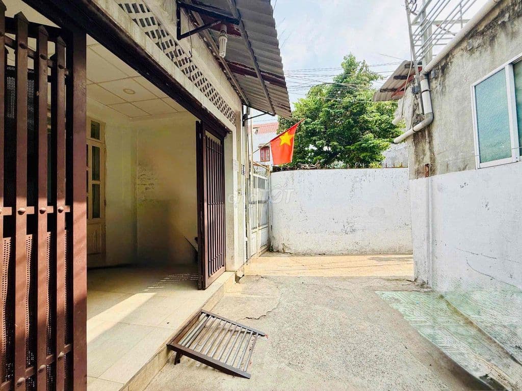 NHÀ 5M x 20M ĐÚC 1 LẦU 5 PHÒNG NGỦ NGAY METRO TÂN THỚI HIỆP - Ảnh 2