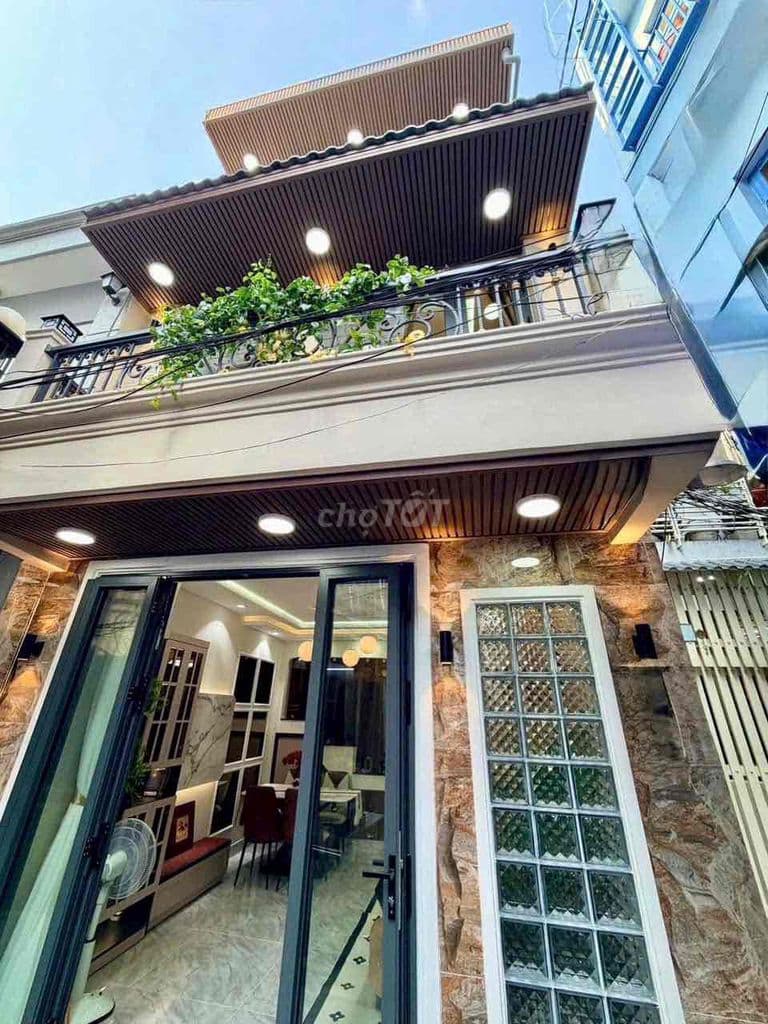 Nhà mới xây full nội thất hẻm oto HUỲNH VĂN BÁNH PN