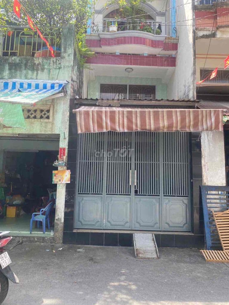 Nhanh tay lên a/c. nhà 1/ xe hơi đầu cách 1 căn. hẻm 32 og ich khiêm