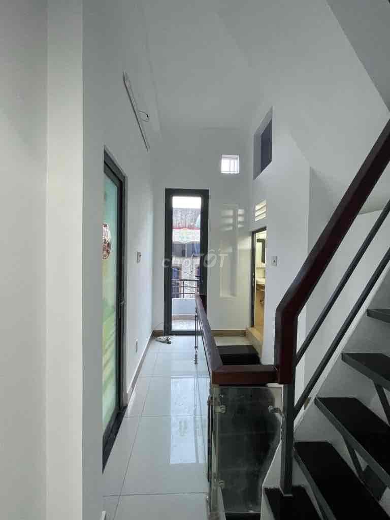NHÀ HXH TÊN LỬA 110m2 3 TẦNG CHỈ 4.6 TỶ - Ảnh 2
