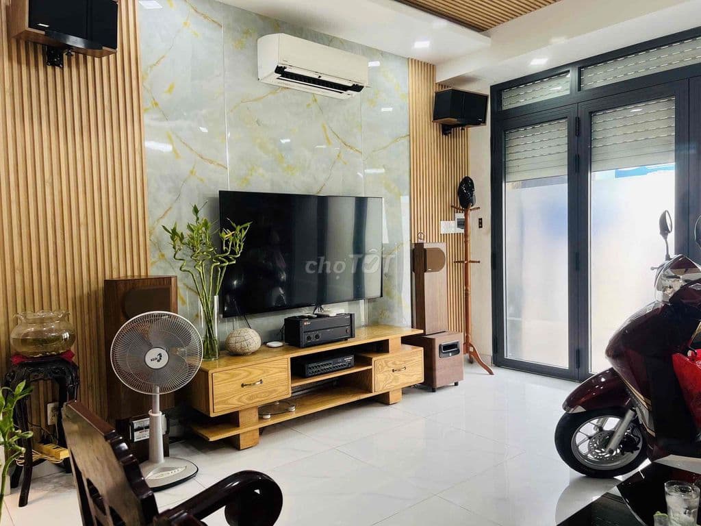 Nhà Bán 5,3m x 10m Gần Mặt Tiền Vuông Vức Hiếm Có - Ảnh 2