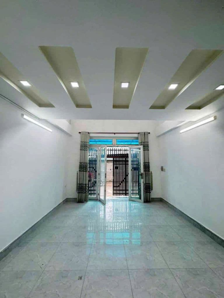 NHÀ 3 TẦNG LÃ XUÂN OAI – LONG TRƯỜNG – Ô TÔ VÀO NHÀ – CHỈ 6.X TỶ