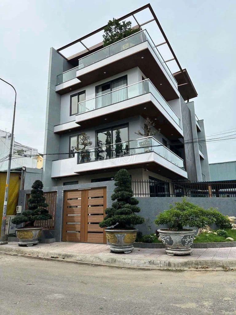 Biệt thự đẹp mê 13.5m x 20m. 3 Lầu Thang Máy Góc 2MT KDC Phú Nhuận