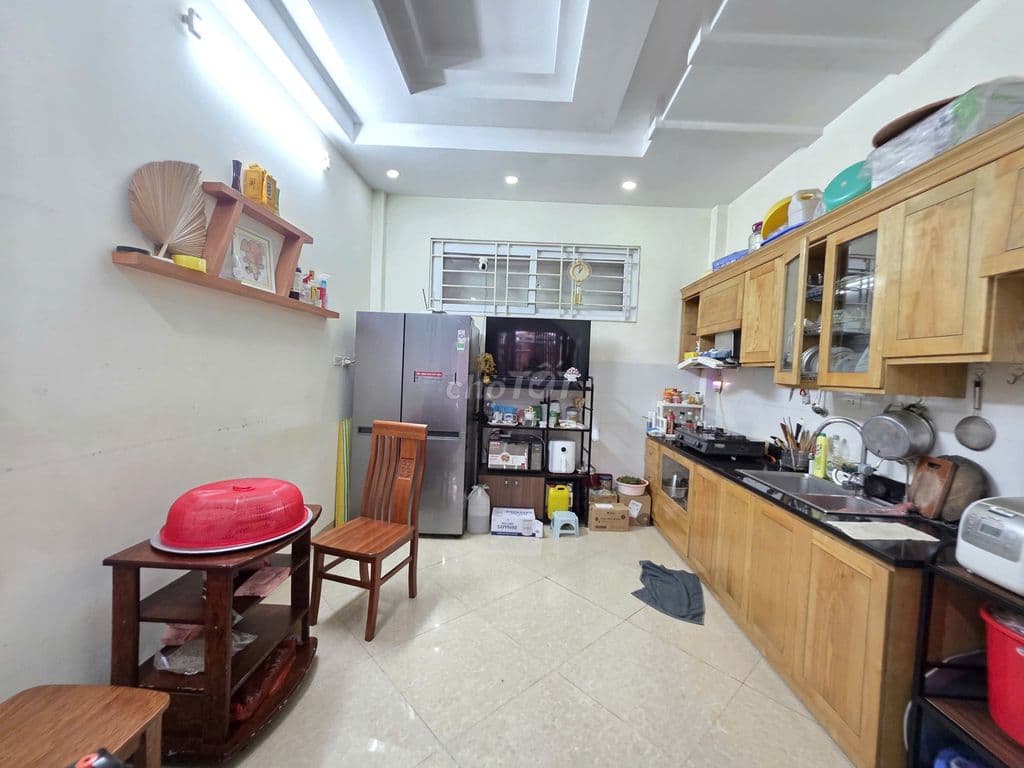 🏡 Bán nhà phố Nguyễn Khánh Toàn 40m2 5 tầng ô tô đỗ cửa giá 12,2 tỷ