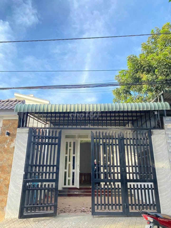 Bán gấp căn nhà gần BV. Đa khoa Xuyên Á-Củ Chi 100m2 SHR giá chỉ 800tr