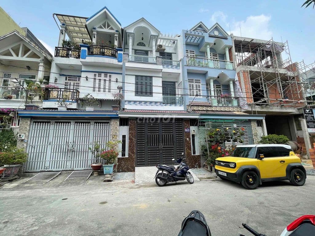 Nhà 1Trệt 2 Lầu Đẹp 5x18m Shr Mt nhựa 10m Trong KDC Đại Hải Bà Điểm