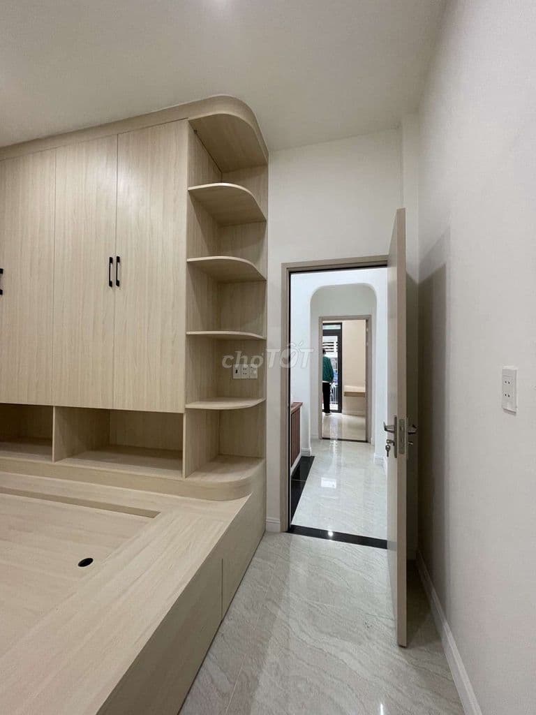 NHÀ ĐẸP 2 TẦNG NGUYỄN SƠN, DT: 40M-GIÁ 4.9 TỶ TL-TẶNG NỘI THẤT XỊN.