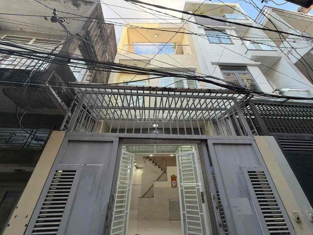 Chính Chủ bán nhà 686/17/24 CMT8 4x12 3 tầng , xe hơi vào nhà