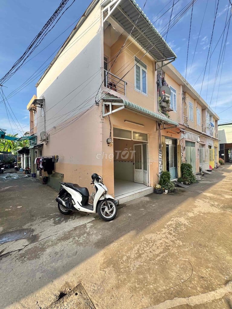Căn góc hẻm xe hơi ngay ngã 3 Long Hậu đg Lê Văn Lương nối dài