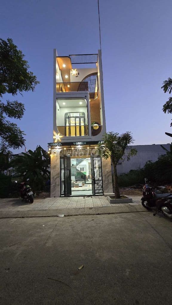 bán nhá 1 trệt 2 lầu / nguyễ văn bứa