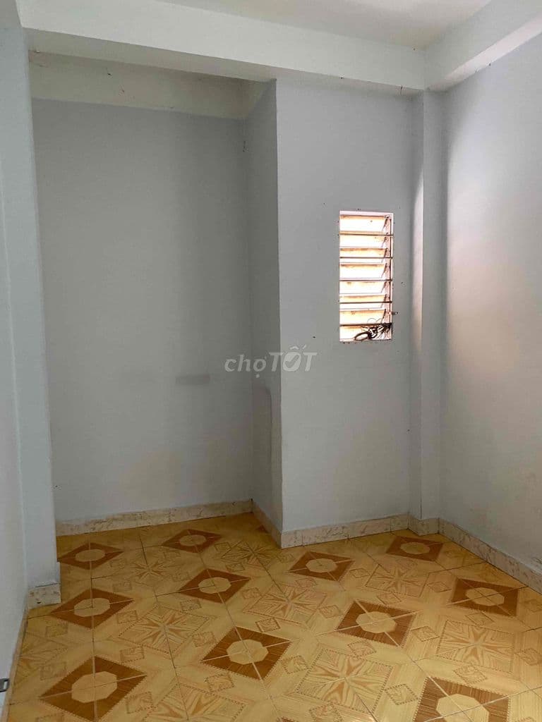 Nhà hẻm ba gác Cách MT CMT8 10m( trệt 2 lầu đúc BTCT 4pn)