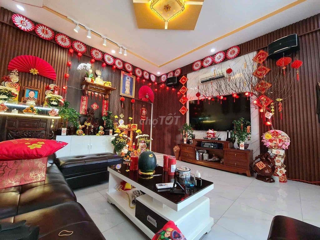 NHÀ ĐẸP 180m2 Thổ Cư - GIÁP QUẬN 12 - CỦ CHI