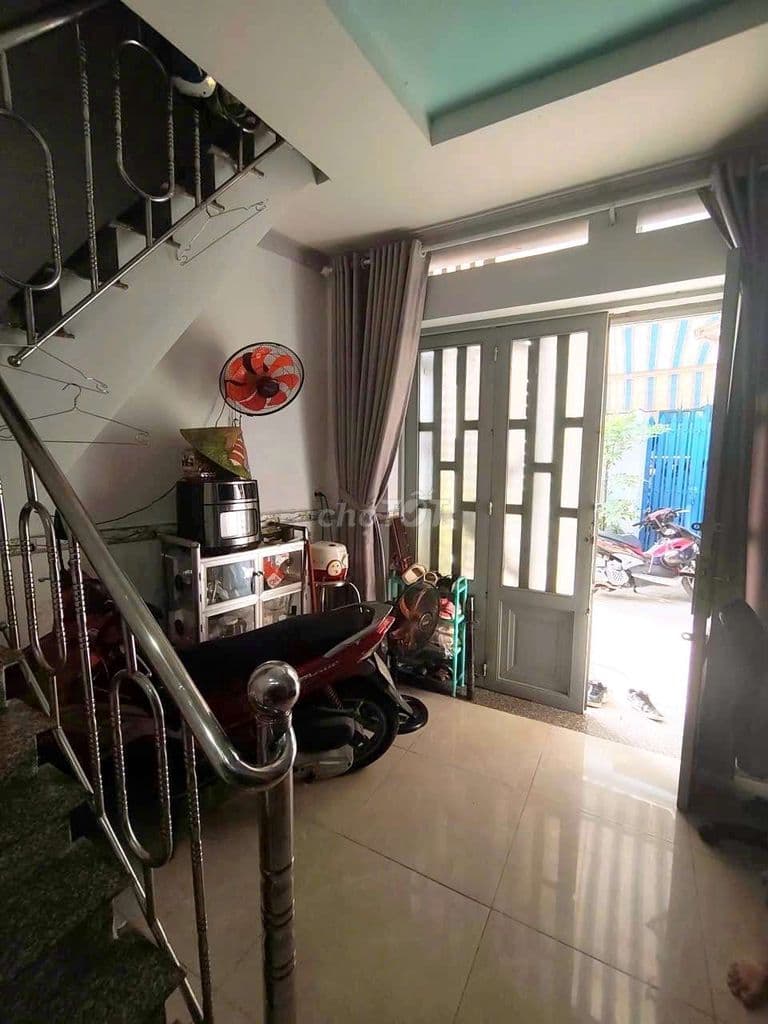 BÁN NHÀ TRỆT LẦU BTCT MẶT TIỀN ĐƯỜNG HT5, 16M2, GẦN CHỢ HIỆP THÀNH, - Ảnh 2