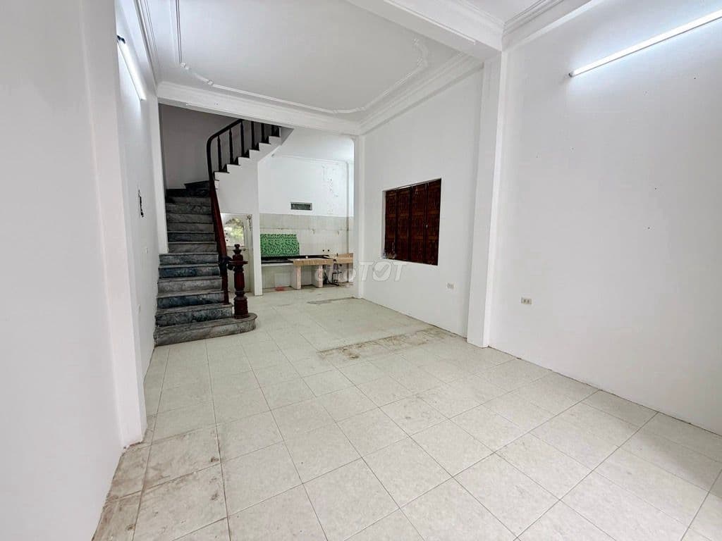 CỔ NHUẾ -BÁN ĐẤT TẶNG NHÀ, MẶT NGÕ THÔNG, RỘNG Ô TÔ VÀO NHÀ. - Ảnh 2