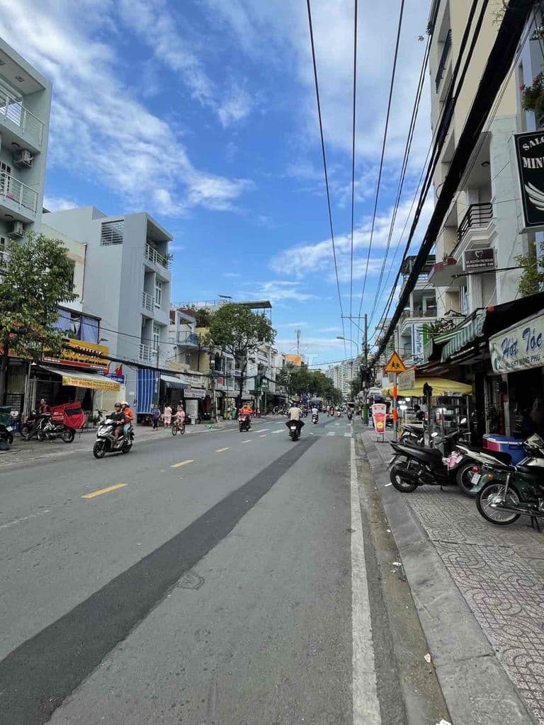 Bán nhà chính chủ mặt tiền đường Hưng Phú Quận 8, 75m2, 3 tầng.