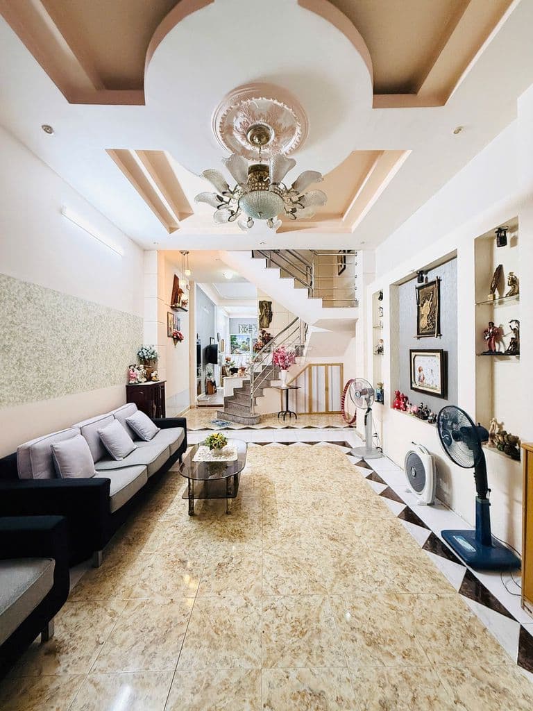 Mặt Tiền - Xe 16 Chỗ Ngủ Nhà - 4.05x24m / 4 Tầng - HĐT 22 Triệu /tháng