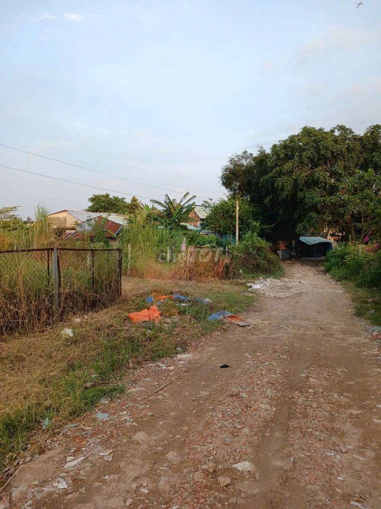 Bán lô đất đẹp DT: 4m X 11m = 44m2 đường 4m thông