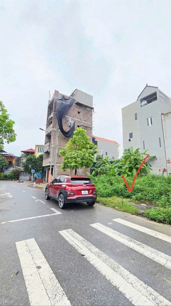 Đất phân lô, đường 12m, vỉa hè.. giá hơn 4 tỷ