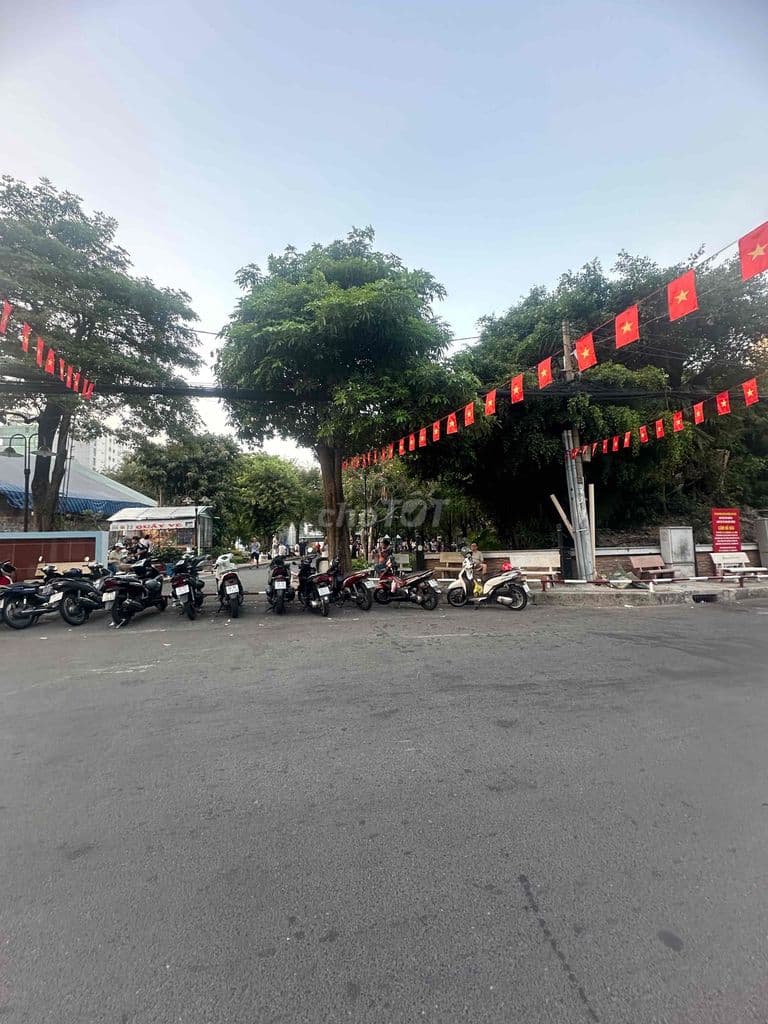 Không có căn thứ 2 ,chỉ nhỉnh 4Tỷ AC sở hửu căn nhà ngay Khu VIP ẨM Th