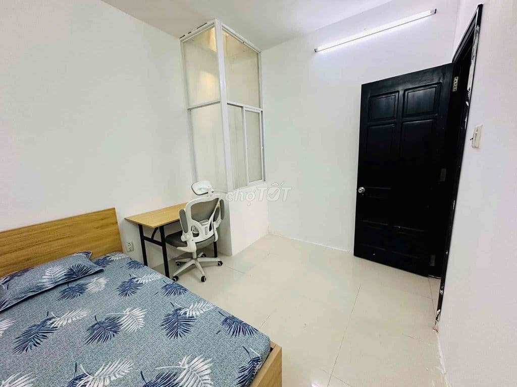 Phòng 20m2 full nội thất có giếng trời