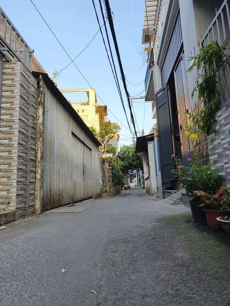 NHÀ 79M2 GẦN CHỢ XÓM MỚI, 2 TẦNG 4PN- HXH THÔNG. GIÁ 5.8 TỈ.