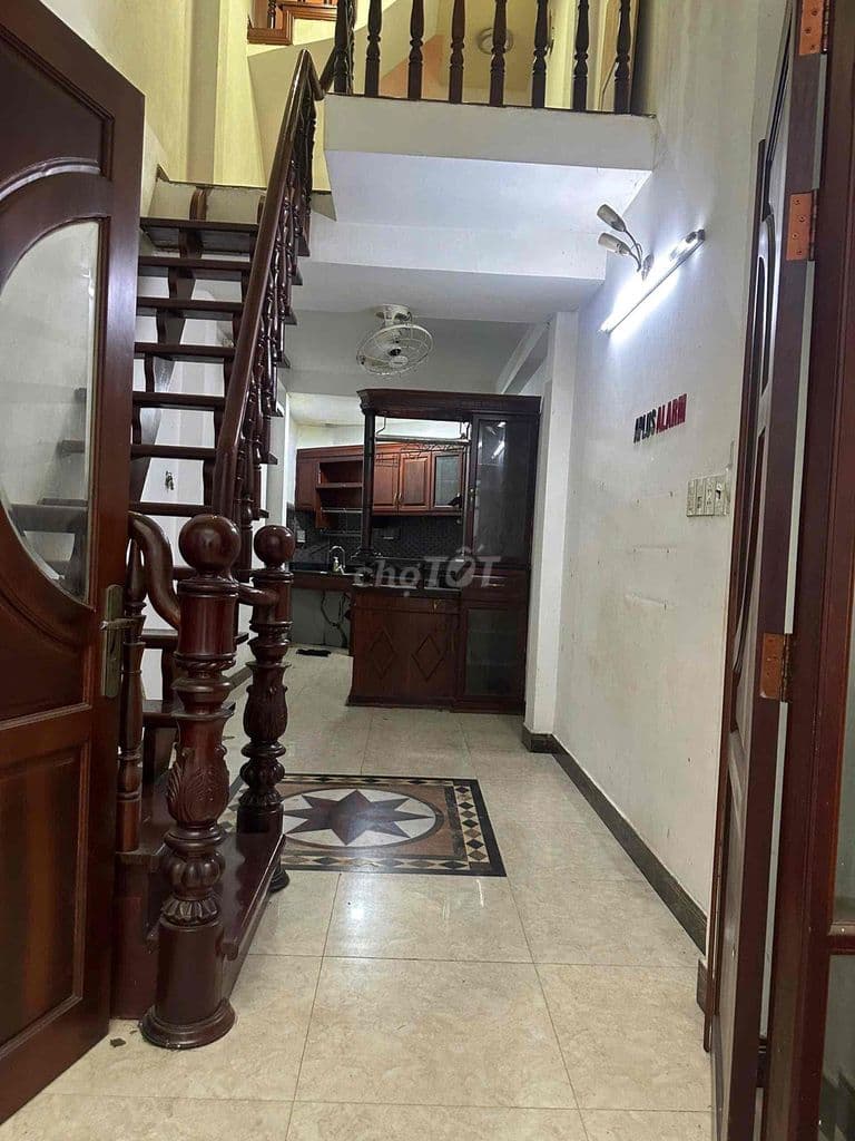 Nhà HXH 1036 CMT8, 2.5x11m, 4 tầng, Cho thuê 11tr