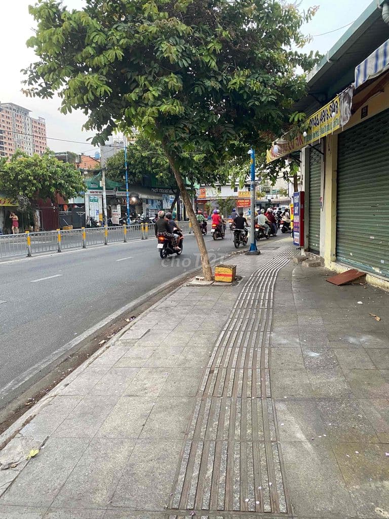 Bán gấp MT Vườn Lài. Dt 4.9m x 22m. Nhà cấp 4. Giá 13.9 tỷ