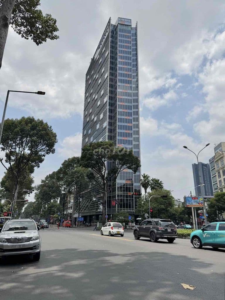 MỘT đời xưa giờ - sau lưng Pullman Saigon Centre Quận 1 - Hẻm ô tô đỗ