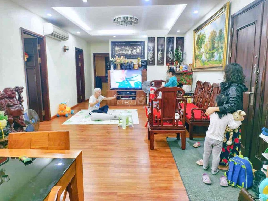 Tập thể 120m2 sổ đỏ tầng 2 phố Tôn thất Tùng nhà đẹp 3 ngủ ô tô đỗ cưa - Ảnh 3