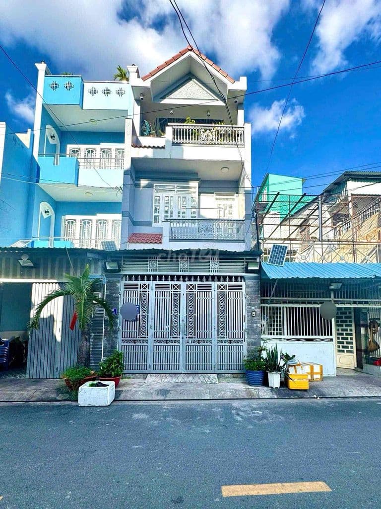 Bán nhà 4 tầng đi 200m đến Nhà thờ Tân Hương và cụm trường cấp 1, 2, 3