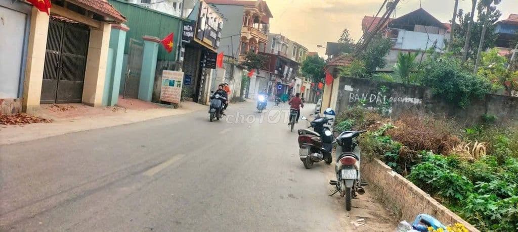Mặt phố kinh doanh 130m² tại Phú Hữu, Thắng, HN - Nhỉnh 5 tỷ