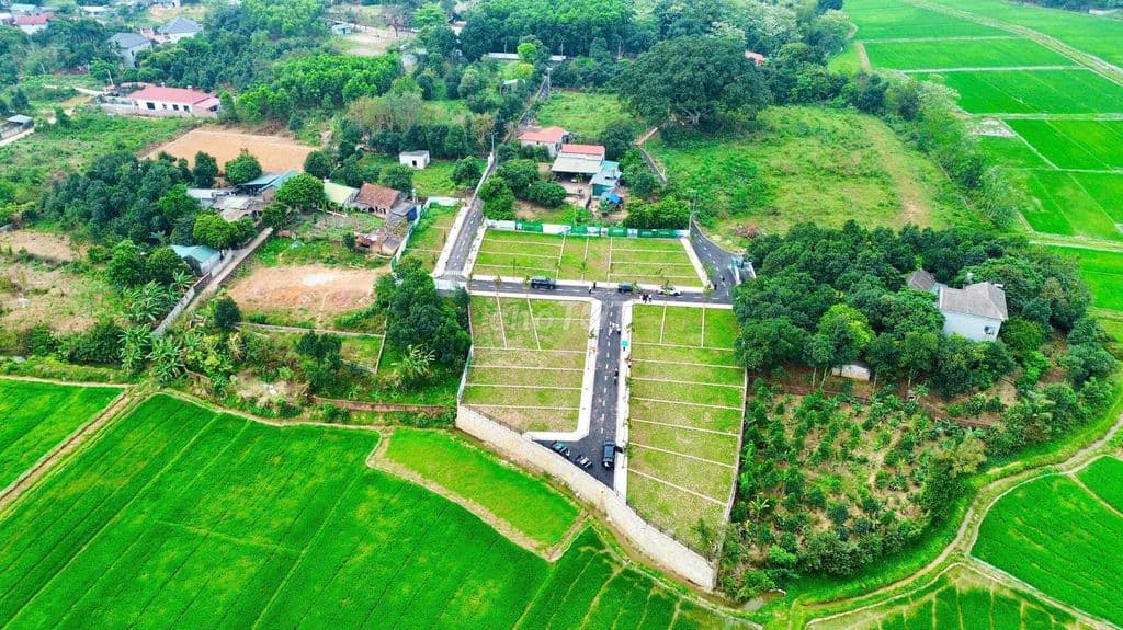 BÁN SIÊU PHẨM LÔ ĐẤT HOÀ LẠC VIEW HỒ DT 109M * 5M MT GIÁ CHỈ 2.8TỶ