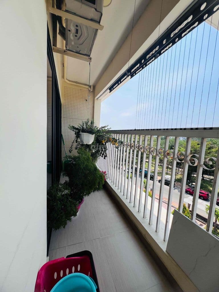 BÁN CH ERA TOWN BLOCK VIP A1 85 m2 Ban công to Giá chỉ 3.8 tỷ