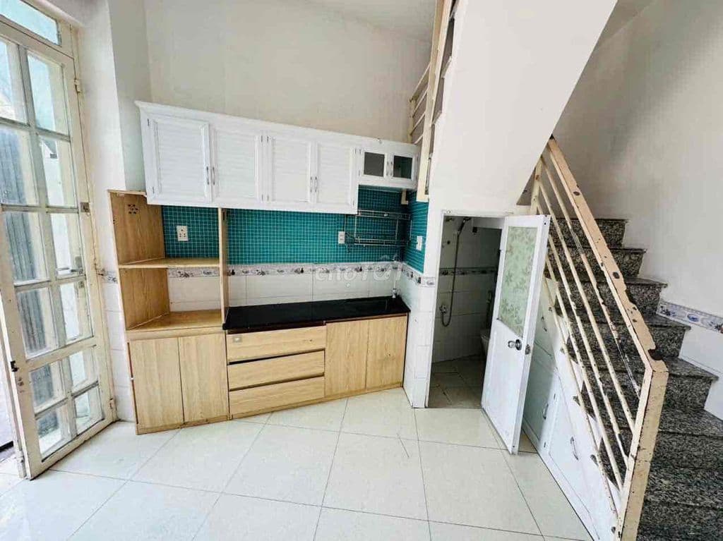 Nhà nhỏ 1 Trệt ,1 Lầu đúc ,căn góc mặt tiền hẻm ,xe hơi tới nhà - Ảnh 3