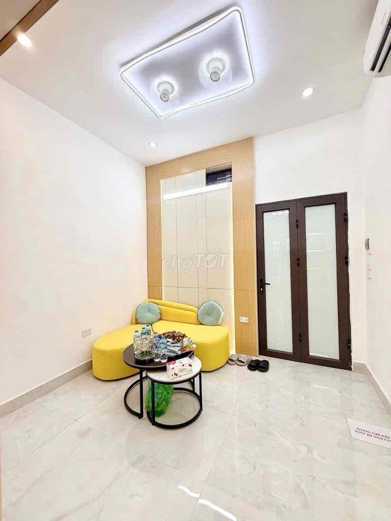 Nhà tập thể Tầng 2-Lò đúc HBT,P.khách, bếp, 2 ngủ riêng, WC chỉ 2,85