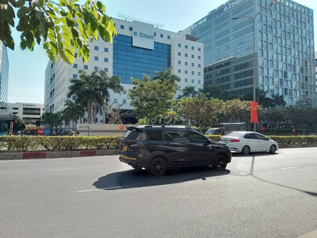 Mặt tiền ngay Etown Cộng Hoà đang cho thuê 4x17.5m, giá 12 tỷ
