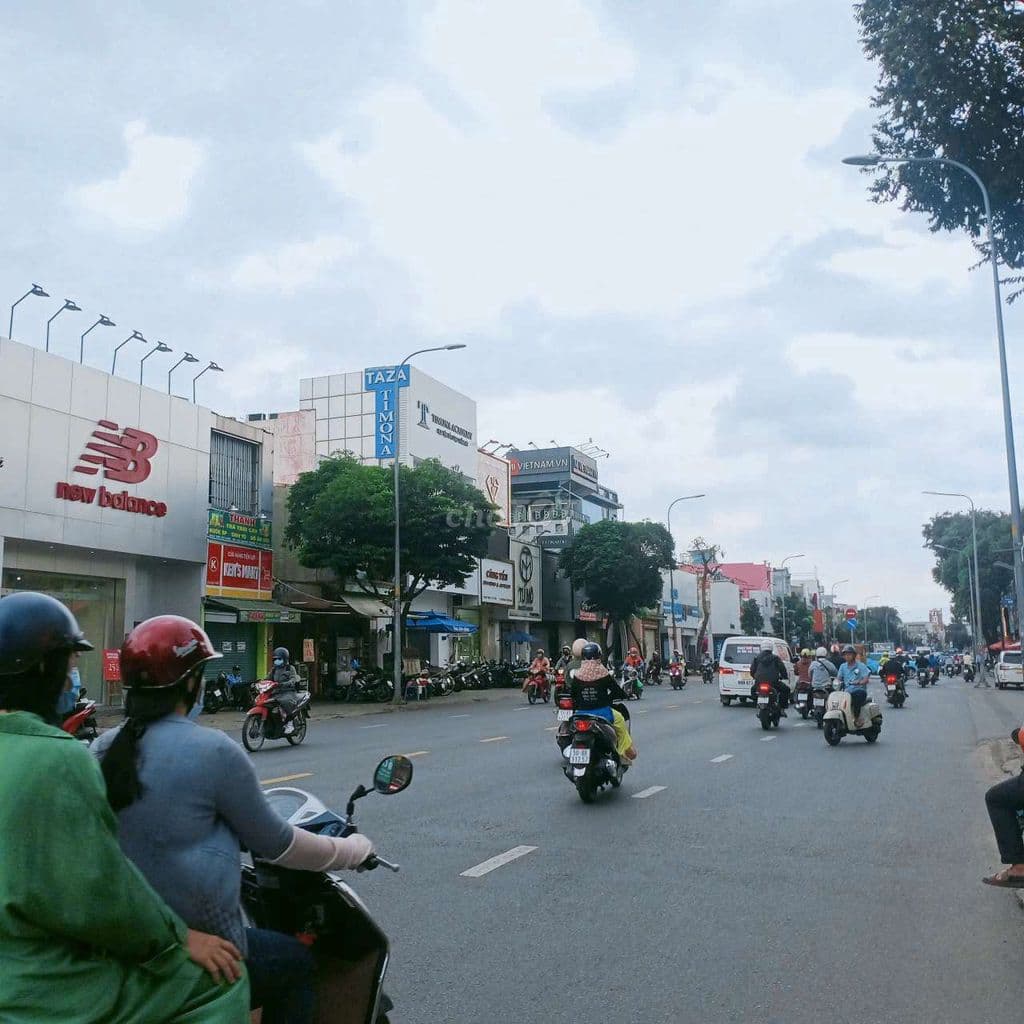 Hẻm xe hơi Thống Nhất, 2 tầng, 108m2, tiện xây mới, giá 6 tỷ 1