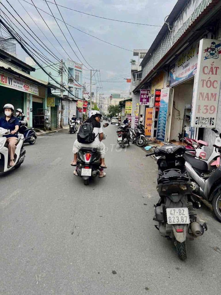 NHÀ MẶT TIỀN 4M x 25M ĐÚC 2 LẦU NGAY CHỢ HIỆP THÀNH . QUẬN 12 - Ảnh 3