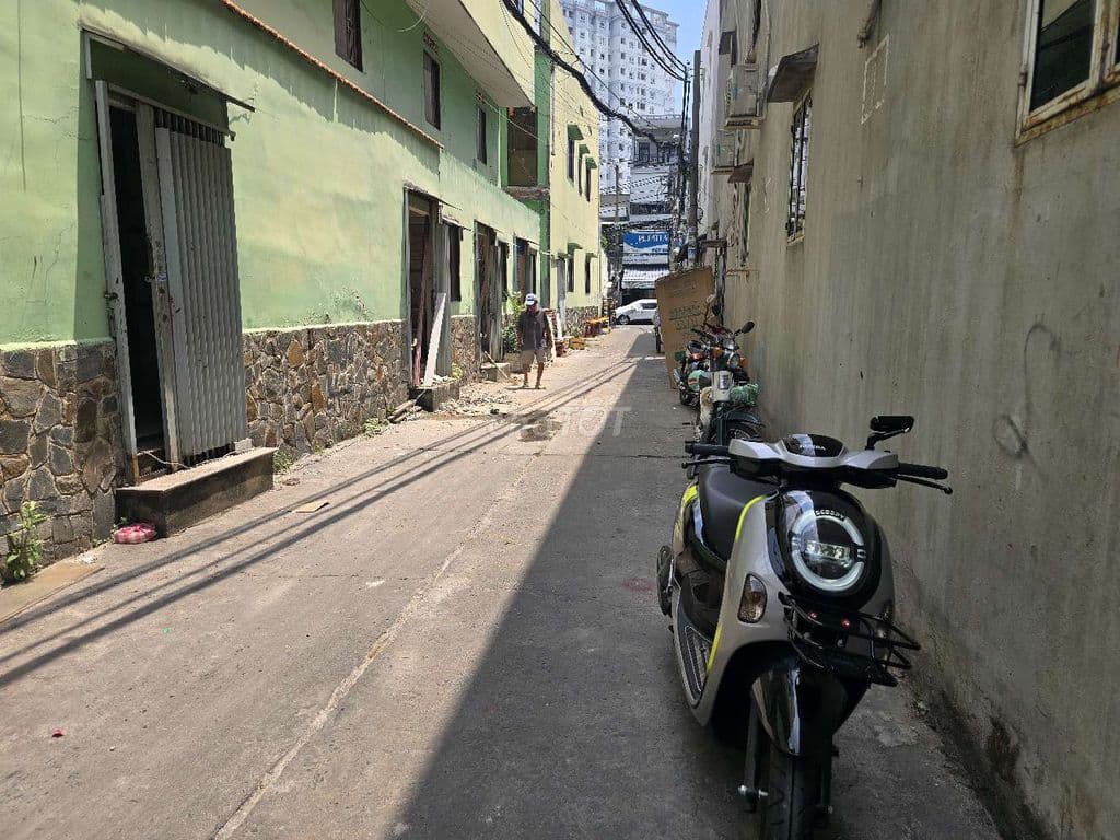 nhà 4m x 13m , cấp 4 sát mặt tiền Tô Hiệu - Ảnh 2