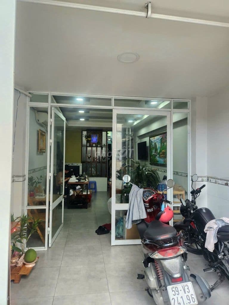 "Dương Quảng Hàm" hẻm xe hơi, 4 phòng, gần Phạm Văn Đồng - Ảnh 2