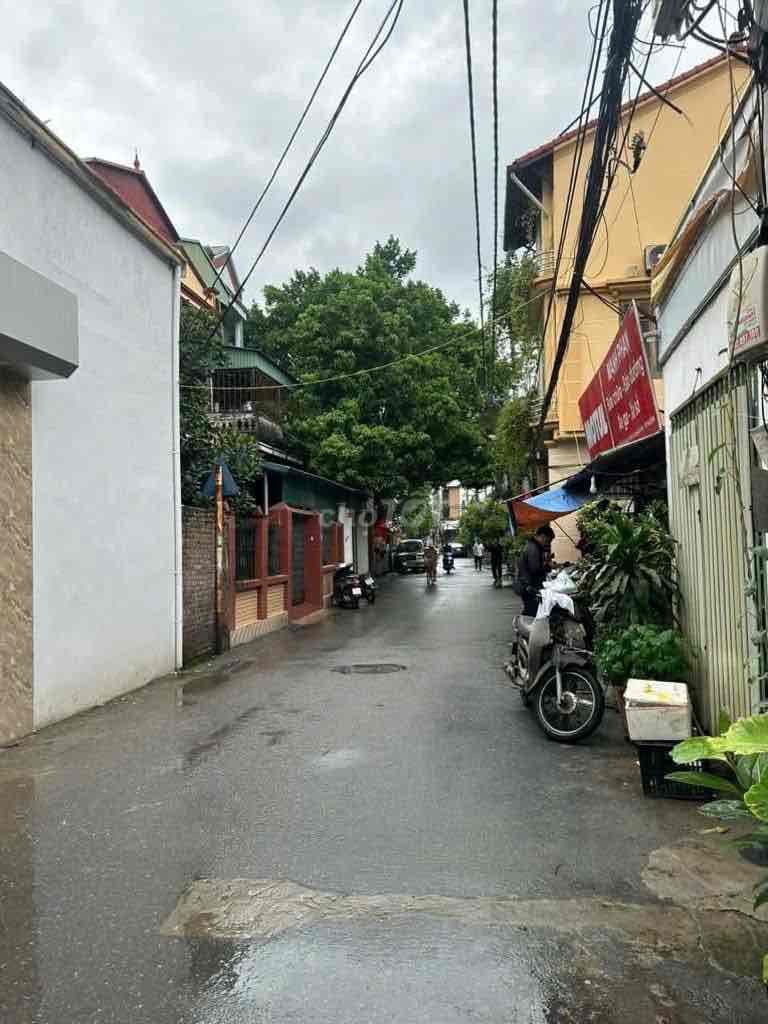 hơn 3 tỷ kinh doanh ô tô tránh 30m2 tại Hoàng Mai