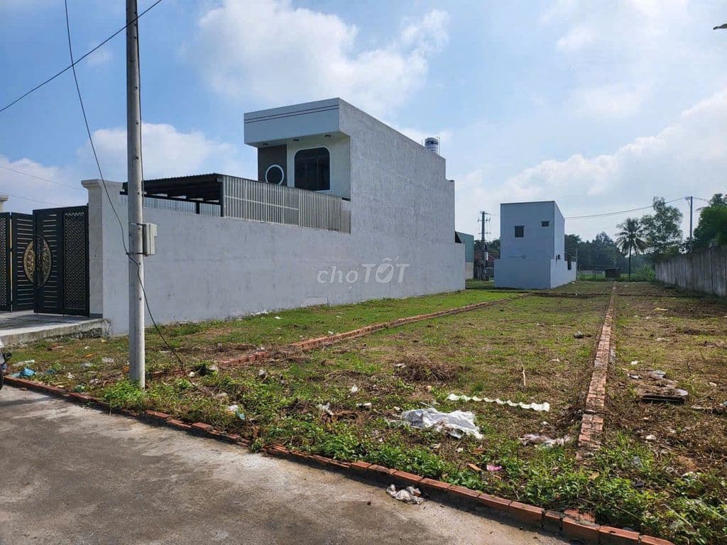 BÁN GẤP LÔ ĐẤT MẶT TIỀN CÁCH QL22 5P ĐI XE 173M2 GIÁ 850TR - Ảnh 2
