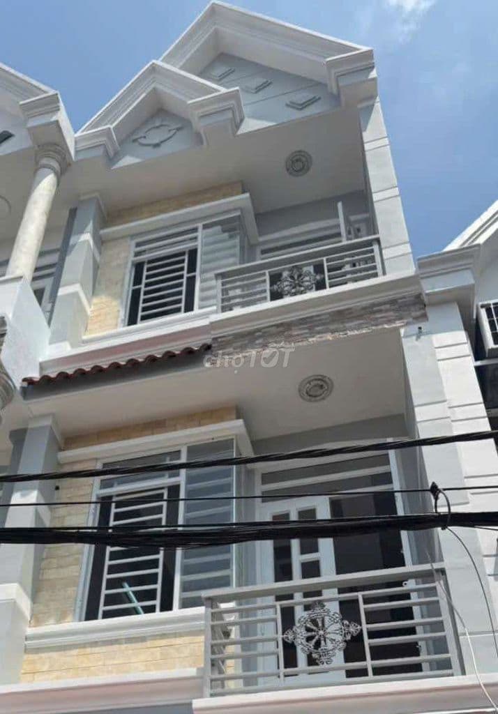 Nhà đẹp Đúc Thật 2 lầu, 4 phòng ngủ,hẻm xe hơi.Ngay Chợ Hiệp Thành Q12